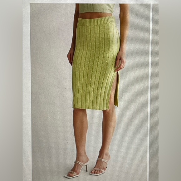 Soft lime sweater knee length skirt - Picture 1 of 8